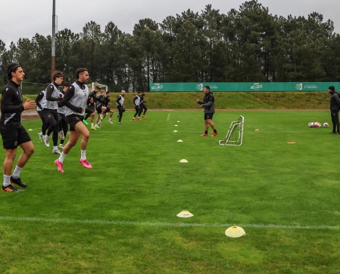 Equipa de futebol da Primeira Liga do Canadá em estágio em Melgaço