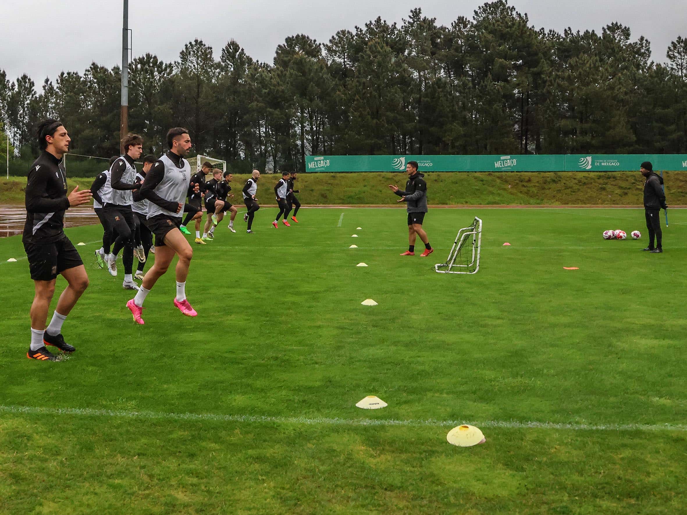 Equipa de futebol da Primeira Liga do Canadá em estágio em Melgaço
